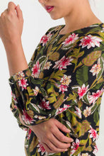 Cargar imagen en el visor de la galería, BLUSA MANGA ¾ CON RUCHE  - FLORAL
