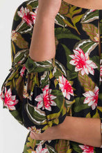 Cargar imagen en el visor de la galería, BLUSA MANGA ¾ CON RUCHE  - FLORAL
