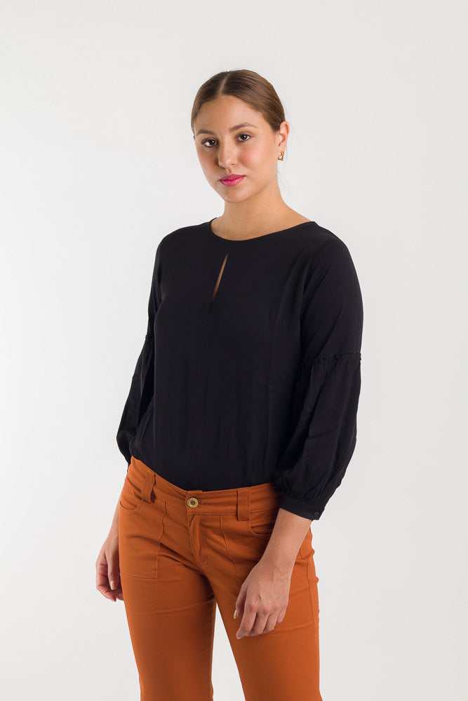 BLUSA MANGA ¾ CON RUCHE - NEGRO