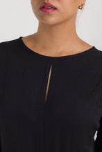 Cargar imagen en el visor de la galería, BLUSA MANGA ¾ CON RUCHE - NEGRO

