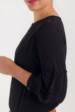 Cargar imagen en el visor de la galería, BLUSA MANGA ¾ CON RUCHE - NEGRO
