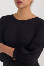 Cargar imagen en el visor de la galería, BLUSA MANGA ¾ CON RUCHE - NEGRO

