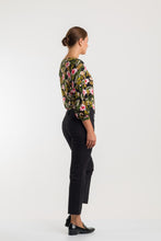 Cargar imagen en el visor de la galería, PANTALON CAPRI 5 BOLSILLOS EN ALGODÓN - NEGRO
