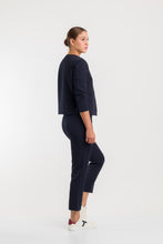 Cargar imagen en el visor de la galería, PANTALON SEMI CAPRI CON VIVO LATERAL - AZUL
