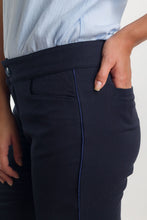 Cargar imagen en el visor de la galería, PANTALON SEMI CAPRI CON VIVO LATERAL - AZUL

