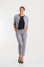 Cargar imagen en el visor de la galería, PANTALON SEMI CAPRI CON VIVO LATERAL - GRIS
