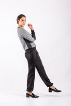 Cargar imagen en el visor de la galería, sweater negro
